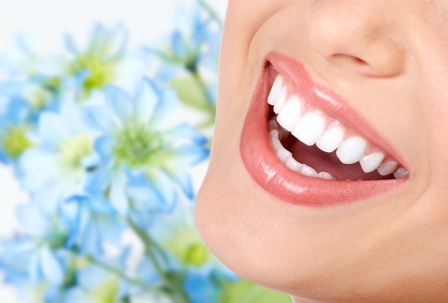 How To Whiten Your Teeth Naturally? (Fast At Home)